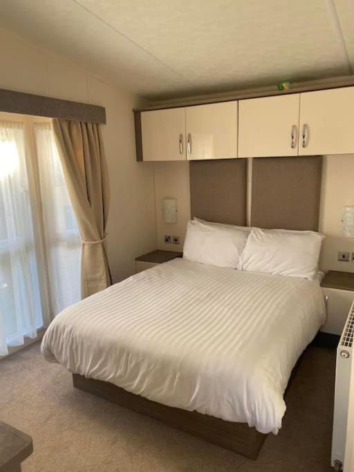 2 Bed, 2 Bath Lodge Style Caravan With Hot Tub & Private Garden At Patrington Haven Leisure Park Εξωτερικό φωτογραφία