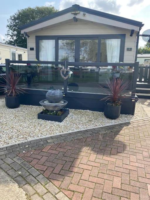 2 Bed, 2 Bath Lodge Style Caravan With Hot Tub & Private Garden At Patrington Haven Leisure Park Εξωτερικό φωτογραφία