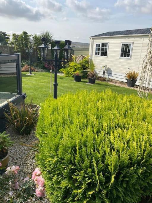 2 Bed, 2 Bath Lodge Style Caravan With Hot Tub & Private Garden At Patrington Haven Leisure Park Εξωτερικό φωτογραφία
