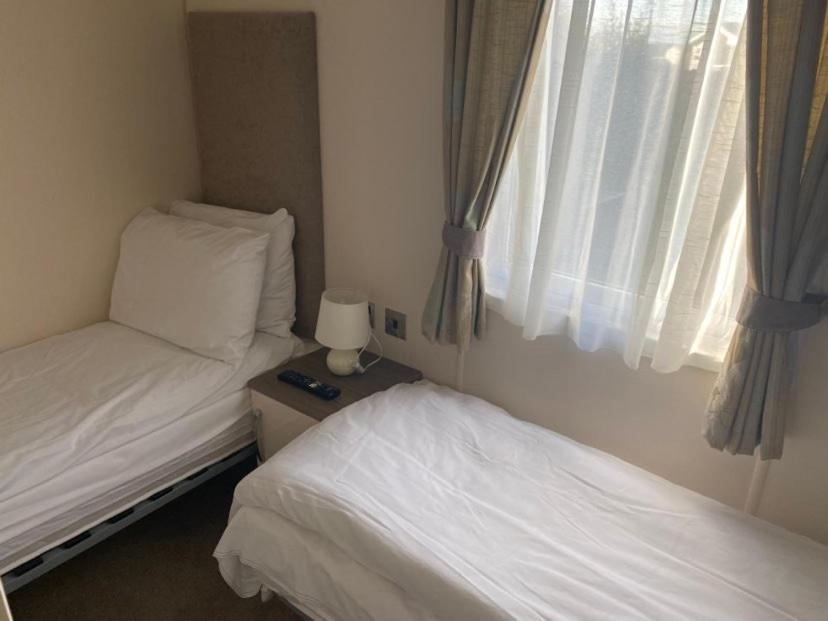 2 Bed, 2 Bath Lodge Style Caravan With Hot Tub & Private Garden At Patrington Haven Leisure Park Εξωτερικό φωτογραφία