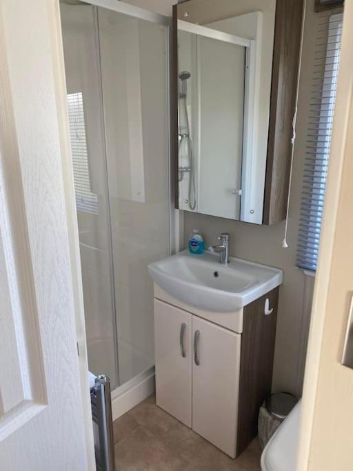 2 Bed, 2 Bath Lodge Style Caravan With Hot Tub & Private Garden At Patrington Haven Leisure Park Εξωτερικό φωτογραφία